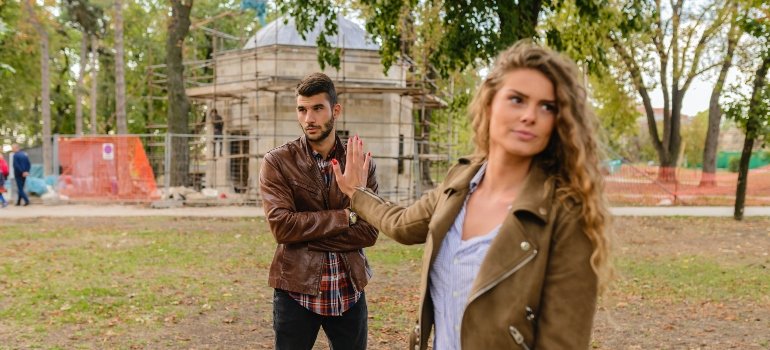 two people arguing, symbolizing why it is important being honest about substance use with your doctor