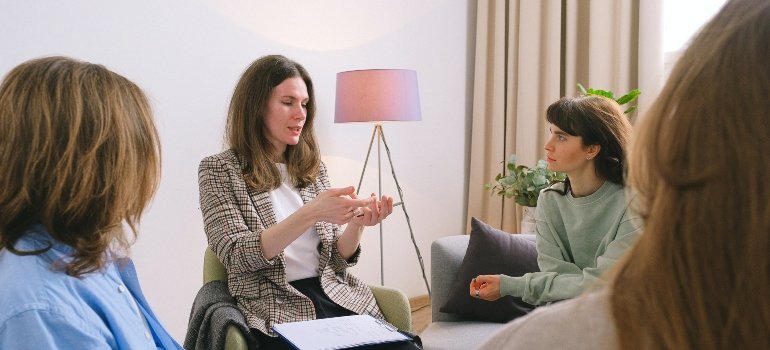 people talking about the Differences Between Physical and Psychological Addiction