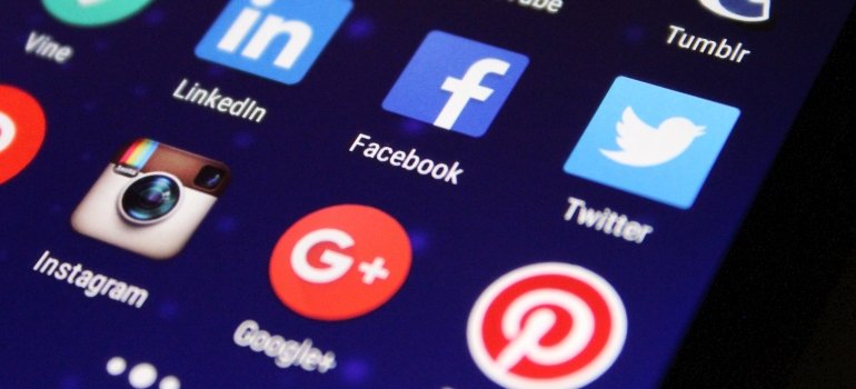 social network shortcuts on a phone