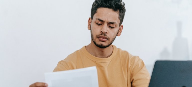 person reading about the difference between sober living homes and halfway houses