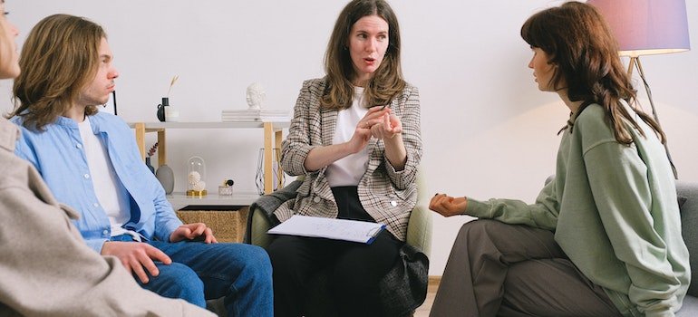 Therapy session, therapist explaining consequences of alcohol misuse.