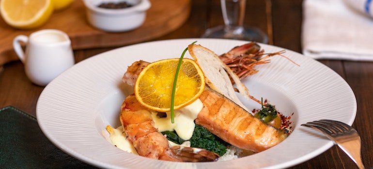 Plate with healthy food as one of the ways to cope when you feel anxious without substance abuse in PA