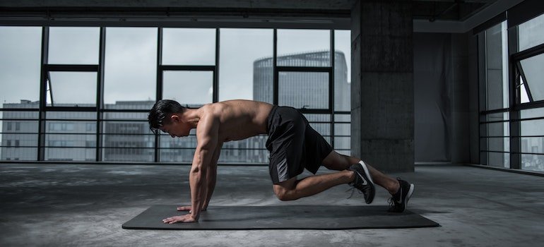 Sober Activities You Can Enjoy In NJ are going to the gym and going for a walk.