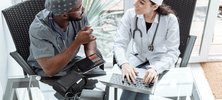 Doctors discussing fentanyl detox in NY