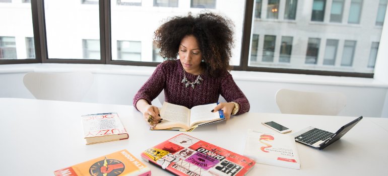 A woman sitting on a desk doing research virtual reality therapy in addiction treatment in PA.