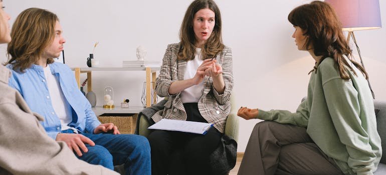 counselor talking to a group of patients about getting treatment from a heroin rehab center.