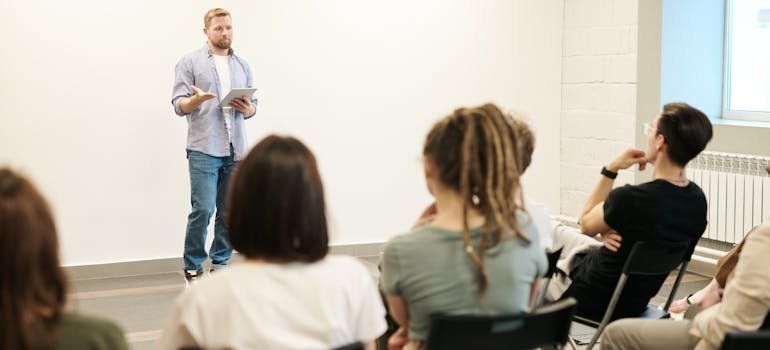 Man educating college students on the effects of heroin vs cocaine.