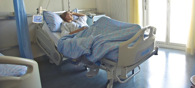 a woman in the hospital after experiencing cocaine overdose symptoms 