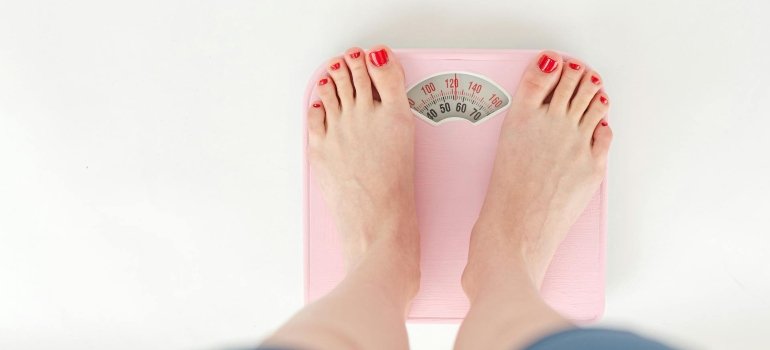 a girl on the scales showing the effects of Cocaine Addiction and Weight Loss 