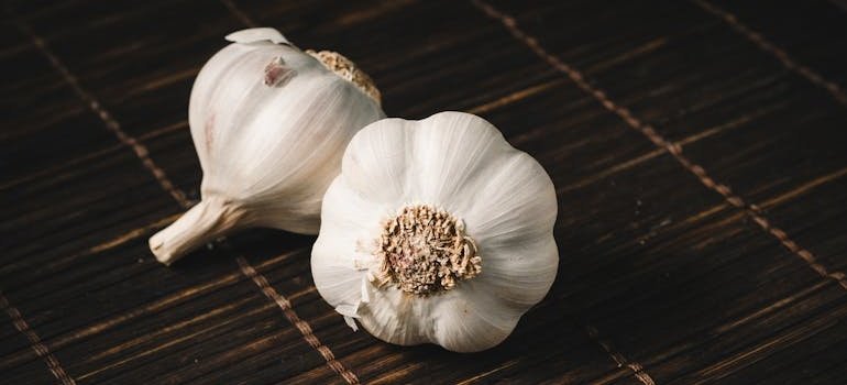 Two garlic cloves, some of the best food for detoxing from drugs.
