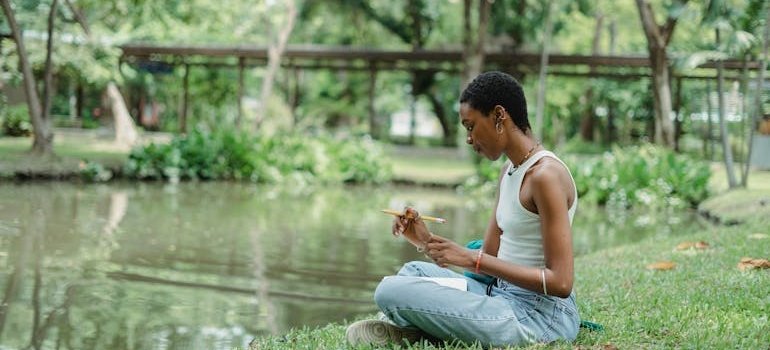 Woman sitting in nature and drawing, one of the outdoor activities in Scranton that support sober living.