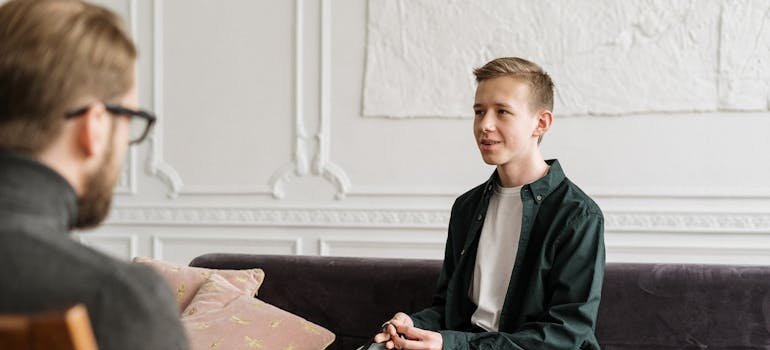 Man explaining how good nutrition and mental health has helped him in recovery to his therapist.