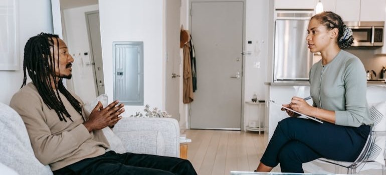 Man talking about the dangers of mixing antidepressants and alcohol with his therapist.